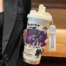 pokemon 这款宝可梦旅行杯以乳白色为底，杯身上印有标志性的宝可梦图案，它吐着舌头，一副调皮捣蛋的表情。杯身上还印有文字和精灵球图案，整体造型酷炫十足。此外，杯子上还印有“祝你好运！”和“哔哔哔！”等俏皮的短语。 - 白色 - 查看 3