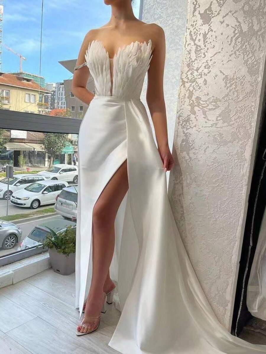 Gowns Woman Formal Elegant Ball Gown Dresses Prom Dresses For High School Strapless Feather Decor High Slit Maxi Dress, Satin Textured Waist Train Gown Dress, Perfect For Wedding, Gala & Party Feather Decor Strapless High Slit Maxi Dress, Satin Fitted Waist Train Gown Dress, Perfect For Wedding, Formal Evening & Party - 白色 - 查看 1
