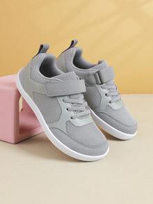 Modne, oddychające, siatkowe buty sportowe dla dzieci, antypoślizgowe, odporne na zużycie, miękkie buty do biegania, zapinane na rzepy, buty codzienne do noszenia na zewnątrz, 1 para, odpowiednie dla chłopców i dziewcząt do noszenia na zewnątrz - Szary - Zobacz 2