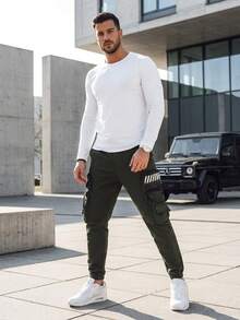 Pantalon de jogging cargo pour homme avec de multiples poches, taille et poignets élastiques, réglage par cordon de serrage, 8 poches, style tactique urbain, tissu extensible, coupe ajustée, poches latérales et détails fonctionnels. - Vert - Voir 2