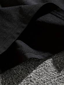 Men's Double-Sided Printed T-Shirt With Geometric "CASA BIANCA" Graphic And Decorative Badge Patterns, Loose Short-Sleeved Round-Neck T-Shirt, Comfortable And Skin-Friendly, 100% Cotton, Suitable For Home, Travel, Business Trip, School, Commuting, Parties And Other Occasions, Suitable For All Seasons. - 黑色 - 查看 3