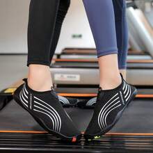 女士透气速干水鞋 - 轻便防滑水袜，适合沙滩、冲浪、游泳和钓鱼 - 黑色 - 查看 14