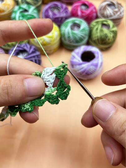 خيط كروشيه ذو لونين متدرج رقم 8، 12 لون / 16 لون اختياري، لون عشوائي، ثابت اللون ناعم ليّن لا يتساقط، مناسب لهواة التطريز والمبتدئين في الكروشيه وأساتذة النسيج وهواة الأعمال اليدوية والطلاب، يمكن استخدامه لملابس الدمى الصغيرة والأقراط الدانتيل وأغطية الطاولة والبطاطين والتطريز المتقاطع وديكور المنزل اليدوي ومشاريع الحرف اليدوية