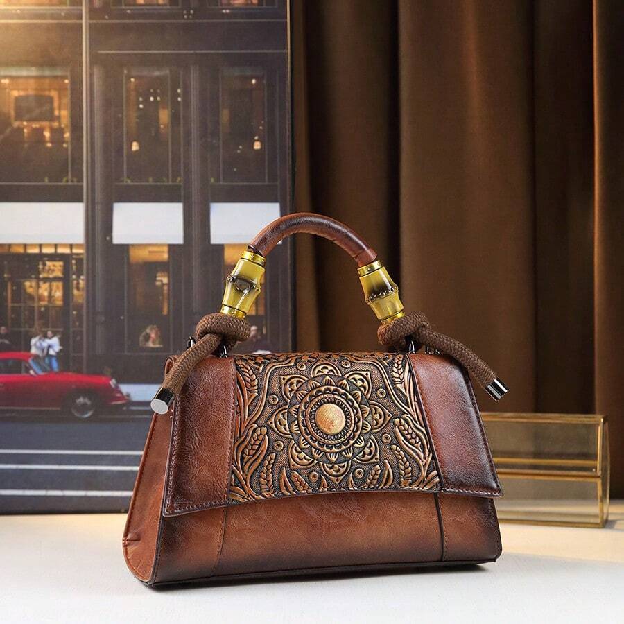 Bolso de mano con relieve floral vintage para mujeres de mediana edad, bolso de Boston versátil y de moda - Marrón - Ver 1