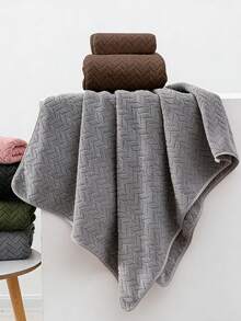 MAANGE Grey Coral Velvet Bath Towel Set (2Pcs) - 1Pcs Bath Towel 55"X27.5" & 1Pcs Hand Towel 29.5"X14" - Ultra Soft, Highly Absorbent, Quick Drying, Non-Shedding - Unisex Home Bathroom Decor, Beach & Pool Essentials - Grey - View 5