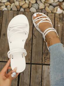 Nuovi sandali da ragazza stile foresta per l'estate, con cinturini incrociati, sandali piatti romani a due vie, in materiale PU bianco con suola in gomma, antiscivolo, morbidi e traspiranti, senza sfregamento, essenziali per uso quotidiano, interno ed esterno, vacanze, leggeri e facili da indossare e togliere, design fresco, stile influencer, ciabatte casual estive molto vendute, sandali stile foresta portatili per vari scenari - Bianco - Visualizzare 5