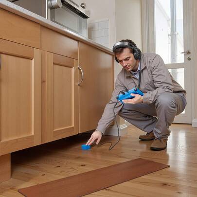 Pipe Water Leak Detector For Indoors 1Hz-10000Hz 7" Touchscreen Plumbing Water Leakage Detection Locator With Horizontal & Vertical Sensors Headphones 8GB SD Card & Carry Case For Home Use