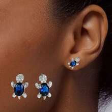 Pendientes de botón con diseño de tortuga marina en degradado, accesorio elegante adecuado para usar en la playa y en fiestas - Celeste - Ver 14