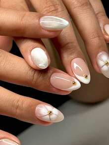 10片手工制作的杏仁形假指甲，采用白色法式渐变和花卉图案。这款假指甲饰有手工制作的白色渐变迷你花朵、手绘白色法式指尖和猫眼效果。优雅浪漫的简约风格，尽显高端、性感和奢华感。适合日常佩戴、约会、音乐会和轻度商务场合，是送给女性和女孩的理想礼物。 - 彩色 - 查看 10