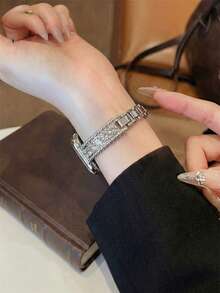 奢华钻石表带，适用于 38/40/41/42/44/45/46/49 毫米尺寸，兼容 Ultra/SE/Series 10/9/8/7/6/5/4/3/2/1 表带 - 銀白鑽石 - 查看 3