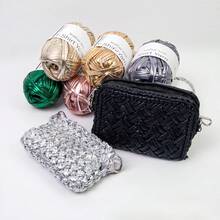 YYzzCaithe 1卷金属色钩针线，适合钩织包袋/手工艺品/家居装饰，每卷40米，单股金属色T恤线，光泽亮丽，钩针编织，单面彩色布料线，手工DIY钩针包袋、靠垫、玩偶、钩针作品 - 燙金布條線 - 查看 3