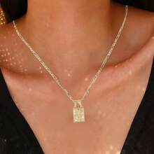 1 chiếc dây chuyền nữ bằng đồng mạ vàng 14K, có 3 kiểu dáng, với các họa tiết Đức Mẹ Guadalupe, Thánh Jude, Thánh Benedict đính đá Cubic Zirconia, kiểu dáng tôn giáo cổ điển, phù hợp để đeo hàng ngày và đi nhà thờ, món quà phụ kiện tín ngưỡng tinh tế. - Vàng - Xem 3