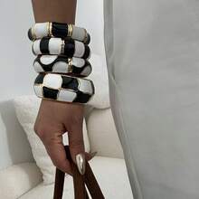 1 pieza Brazalete versátil de esmalte de goteo retro, brazalete de cuadros blanco y negro de moda - Blanco y Negro - Ver 1