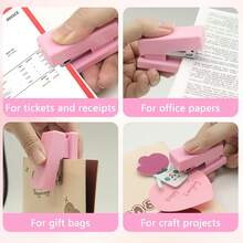 1 pieza Grapadora mini portátil con 1 caja de grapas a juego. Fabricada con plástico y metal premium, cuenta con una construcción sólida y una larga vida útil. Su estructura ahorradora de trabajo garantiza un grapado suave para tareas, archivos y cuadernos. Compacta y ligera para un fácil transporte. Su adorable y elegante apariencia la hace ideal para uso diario, regalo y al por mayor en el aula, la biblioteca y la oficina. - 26/6 grapas - Ver 6