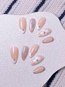 10片手工制作的杏仁形假指甲，采用白色法式渐变和花卉图案。这款假指甲饰有手工制作的白色渐变迷你花朵、手绘白色法式指尖和猫眼效果。优雅浪漫的简约风格，尽显高端、性感和奢华感。适合日常佩戴、约会、音乐会和轻度商务场合，是送给女性和女孩的理想礼物。 - 彩色 - 查看 6