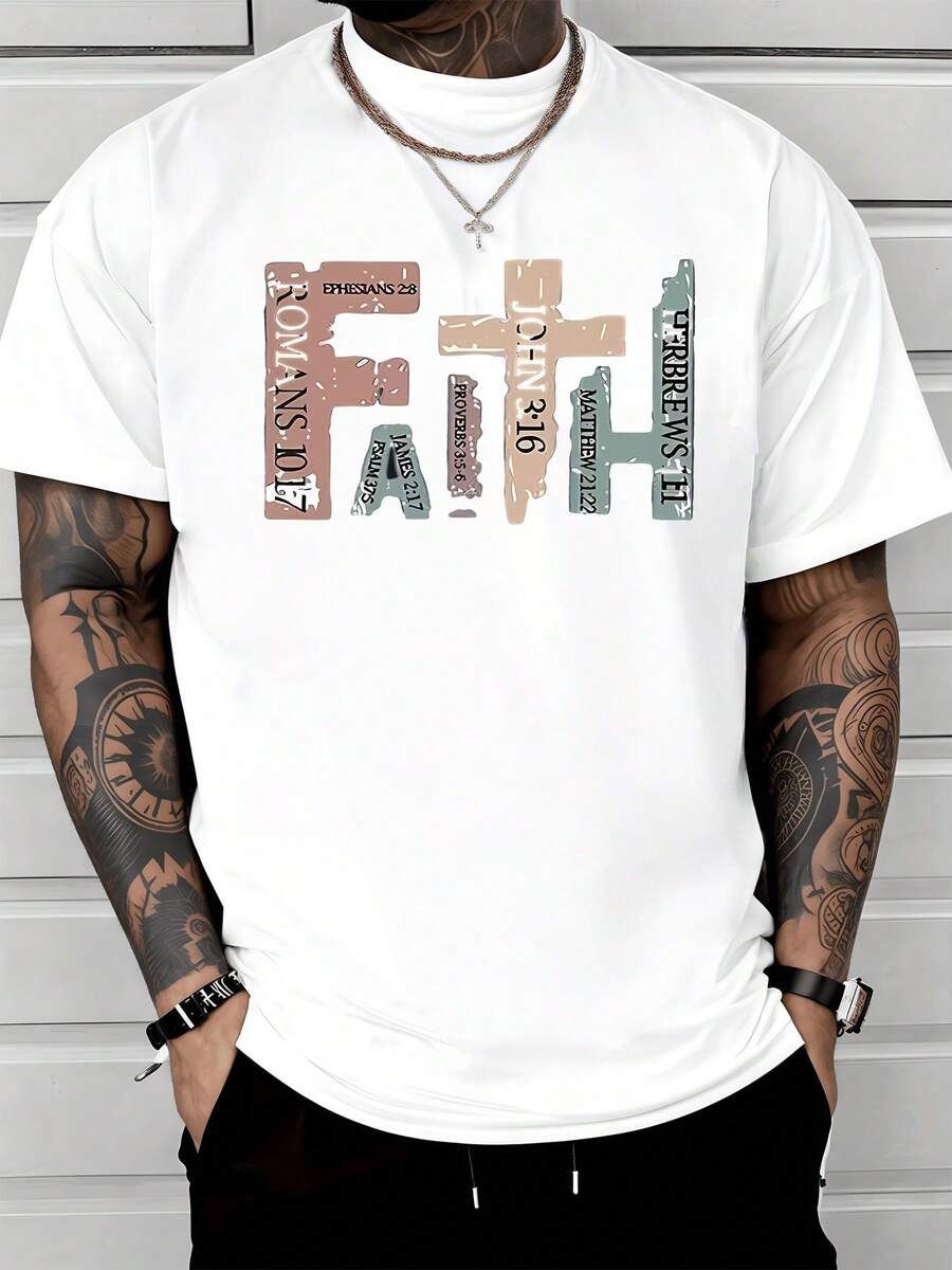 Palabra FAITH formada por referencias bíblicas que simbolizan fe esperanza y fortaleza interior con cruces y textos que inspiran confianza espiritual y determinación camiseta de hombre moderna cómoda para uso diario - Blanco - Ver 1