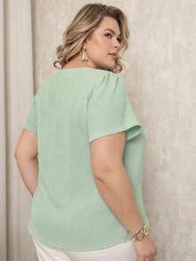 ONLYONE - WOMEN'S PLUS SIZE SHORT-SLEEVED PRINCESS BLOUSE WITH PLEATS AT THE NECKLINE - DUNAS  - ELEGANT WOMEN'S BLOUSES (LARGE SIZE) - 橄欖綠 - 查看 2
