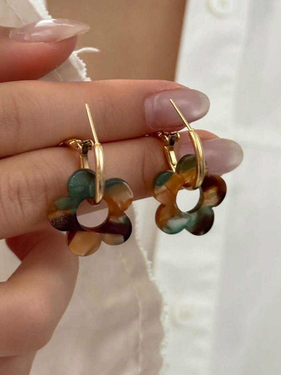 LADYCOCO 1 Par de Brincos Pendentes Acrílicos Fashionáveis e Fofos de Cinco Pétalas, Adequados para Combinação Diária, Encontros, Festas, Presentes para Mulheres, Feitos de Ganchos de Aço Inoxidável 316 Hipoalergênicos, Super Adoráveis com Design Giratório