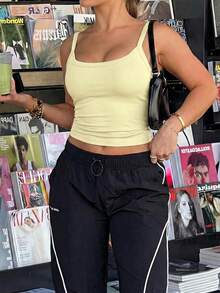 Vaiaye 女士时尚内衣风上衣，春夏圆领修身休闲度假性感吊带背心，无袖吊带T恤，适合日常穿着、工作通勤。 - 黃色 - 查看 8