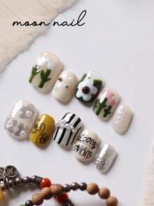 10片装按压式美甲贴片，白色花朵绿色镶嵌黑色条纹美甲贴片，适用于短指甲，假指甲，人造指甲套装，包含1张粘合贴片和1个迷你指甲锉。 - 彩色 - 查看 2