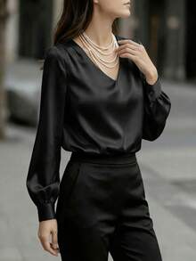 Blouse à col V en satin Top de gamme pour femmes - Texture douce et coupe minimaliste, disponible en plusieurs couleurs. Chemise élégante convenant pour le bureau, le thé de l'après-midi, les sorties de fête (style de fête du Nouvel An) - Mode pour l'automne, l'hiver, le printemps Noir - Noir - Voir 2