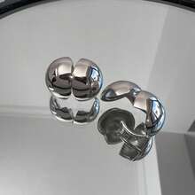 圆顶银色耳钉，适合日常佩戴和简约风格的服装 - 銀色 - 查看 7