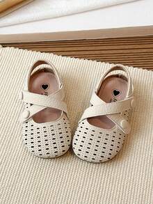 Giày sandal khoét lỗ mùa hè 2026 mới cho bé gái, giày đế mềm thoáng khí cho bé, giày đi biển thời trang retro cho bé gái. - Màu be - Xem 3