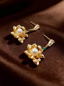 1 Pair French Retro Triangle Earrings, S925 Silver Needle Pearl Mother-Of-Pearl Inlaid Diamond Earrings, Luxury Niche Design Palace Style Gemstone Pearl Gold Triangle Inlaid Diamond Earrings, Elegant And Graceful - Multicolor - View 7