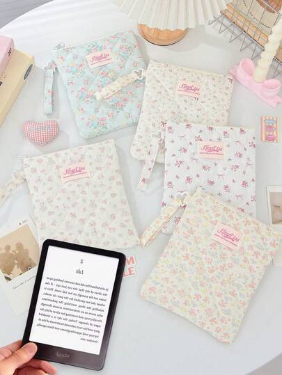 1个甜美花朵和可爱兔子图案绗缝多功能收纳袋，6.87英寸电子阅读器收纳袋，带提手杂物收纳袋，便携式女孩包，带拉链，可收纳电子阅读器、各种护肤品、化妆品、手机、钥匙、发夹、耳机和其他小物件，学生礼物，适合上学、度假、旅行使用。