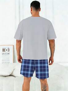 Bộ đồ ngủ nam cỡ lớn | Áo tay ngắn cổ tròn và quần short cạp chun kiểu dáng thường ngày | Vải dệt kim polyester mềm mại, thoáng khí, dáng rộng | Chúc ngủ ngon! Họa tiết sao và trăng in trên nền vải, thiết kế thường ngày. - Màu xanh bụi bặm - Xem 6