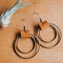 1 Pair Bronze Leather Hoop Earrings, Double Metal Rings Low Allergy Brown Leather Strap Retro Gold Earrings, Bohemian Style - Multicolor - View 2