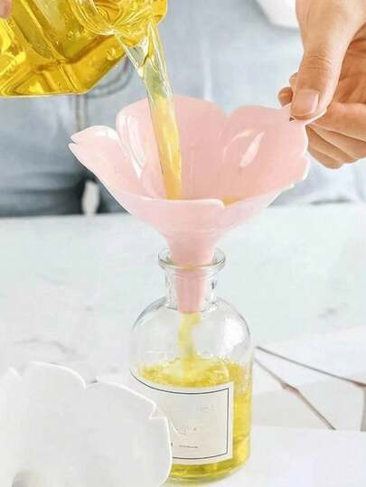 [Easy-To-Clean Cherry Blossom Funnel] Wide-Mouth Cherry Blossom Funnel, Sugar And Oil Pouring Funnel - Elegant Floral Pattern, Cherry Blossom Kitchen Funnel - Easy-To-Clean Plastic Material, Suitable For Olive Oil And Spices, Also For Liquids And Powders, Convenient Pouring - White/Pink