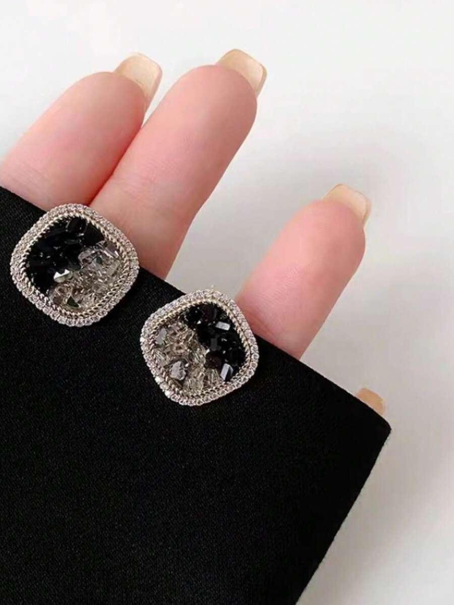 1 Pair French Retro Black Crystal Square Stud Earrings, Minimalist Unique Personalized Earrings, Suitable For Women's Daily Wear - Black - View 1