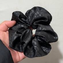 1pc Black Embossed Hair Scrunchie - Black - View 4