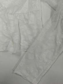 Blusa de mujer con cuello en V de manga larga y volantes en el bajo, adecuada para usar en la calle y en el brunch - Blanco - Ver 9