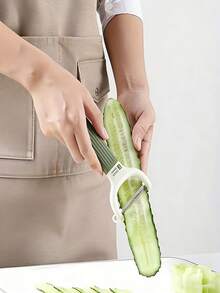 1/2pcs High Quality Stainless Steel Ergonomic Non-Slip Handle Fruit Peeler, Multifunctional Kitchen Tool Suitable For Potato, Carrot, Apple And Other Daily Food Preparation - Green - View 5