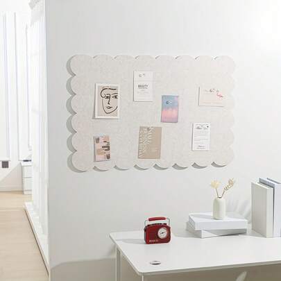 1块80*40厘米可爱饼干造型毛毡公告板，多用途墙面装饰（附赠约35枚图钉），无需钻孔，可重复使用，适用于家居、学校、办公室装饰、照片/留言展示、珠宝收纳、节日派对背景、学习用品、圣诞节、万圣节、情人节、生日装饰