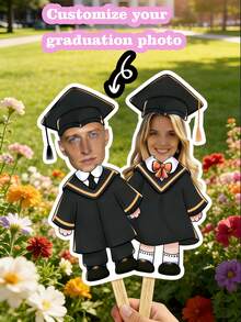 Băț portabil personalizat pentru fotografie de absolvire, paletă personalizată pentru față de absolvire, recuzită foto personalizată, decorațiuni unice pentru petrecerea de absolvire, consumabile pentru favoruri, băț personalizat pentru portret de absolvent cu design de rochie de burlac și bonetă de absolvire - Multicolor - Vizualizare 6