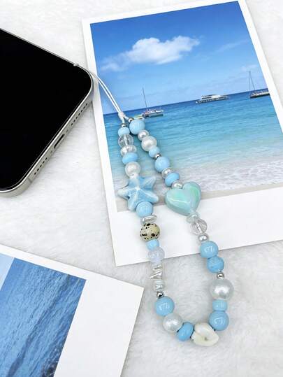 一款全新春夏款短款手机挂件，以海洋为主题，采用柔和优雅的蓝色系配色；该产品兼具装饰性和实用性，可用作手机挂件、吊坠、钥匙扣或CCD相机挂件；设计风格清新柔美，主要针对女性用户群体。