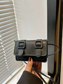 Questa nuova 1 pezzo di borsa a mano mini minimalista è casual, semplice e alla moda. Presenta un design con cerniera e una tracolla non regolabile, rendendola adatta per uscite quotidiane e gite di shopping. Può contenere facilmente gli essenziali di tutti i giorni, è un pezzo versatile ed è un must della moda. Si adatta a vari stili e occasioni, rendendola altamente adattabile. Può anche essere regalata agli amici. - Multicolore - Visualizzare 12