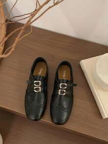 1 Pair Women's Retro British Style Brogue Flat Loafers, 2026 New Comfortable Soft Leather Double Buckle Carved Round Toe Casual Versatile Slip-On Shoes - Black - View 4