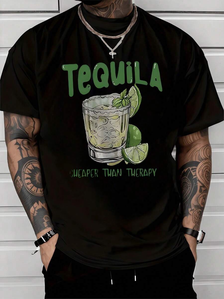 Un vaso de tequila brillante acompañado de rodajas de limón verde y hojas frescas de menta que evocan noches de diversión alegría relajada y energía positiva perfecta para los amantes de la bebida mexicana camiseta de hombre casual cómoda y moderna - Negro - Ver 1