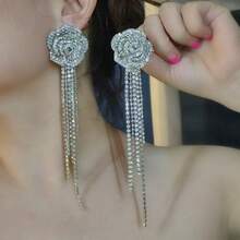 1对水晶花朵流苏耳环，适合日常佩戴 - 鑲水鑽花朵流蘇耳環 - 查看 1