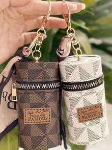 一套复古经典包包套装，饰有丝巾，便携多功能，包含1个复古钥匙包、1个小型复古经典包和各种包包配件。内含粉色钱包钥匙扣、时尚复古印花口红盒钥匙扣和蓝牙耳机收纳袋。 - 彩色 - 查看 3