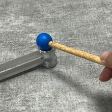 1件套铝制音叉套装 - 多功能瑜伽放松工具，包含一个可敲击发出标准音量声音的小槌，提供多种频率音叉可选 - 彩色 - 查看 3