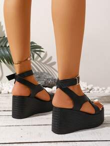 2026新款极简厚底坡跟凉鞋，夏季清爽纯色交叉绑带时尚别致，轻便PU鞋底舒适易穿，通勤和户外活动必备 - 黑色 - 查看 5