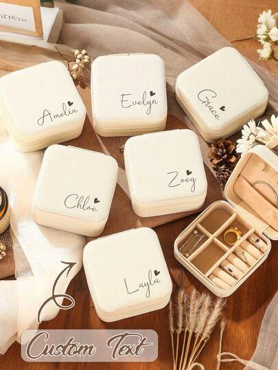 Caja de joyería personalizada con forma de corazón y nombre, caja de joyería personalizada con nombre, caja de joyería para dama de honor de color beige con cierre de cremallera, forro de tela y compartimentos, elegante caja de almacenamiento de joyas para viajes, adecuada como regalo de propuesta para dama de honor | Elegante caja de joyería | Cierre con cremallera