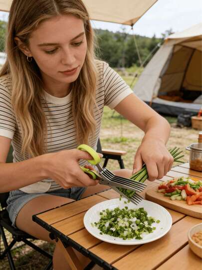 Tijeras de cocina de acero inoxidable - Cortador multifuncional de cebolleta y vainilla, adecuado para asar a la parrilla y cocinar en interiores, también se puede usar para cortar papel - Resistente con caja protectora e limpiador integrado, una herramienta imprescindible en la cocina, con estilos aleatorios