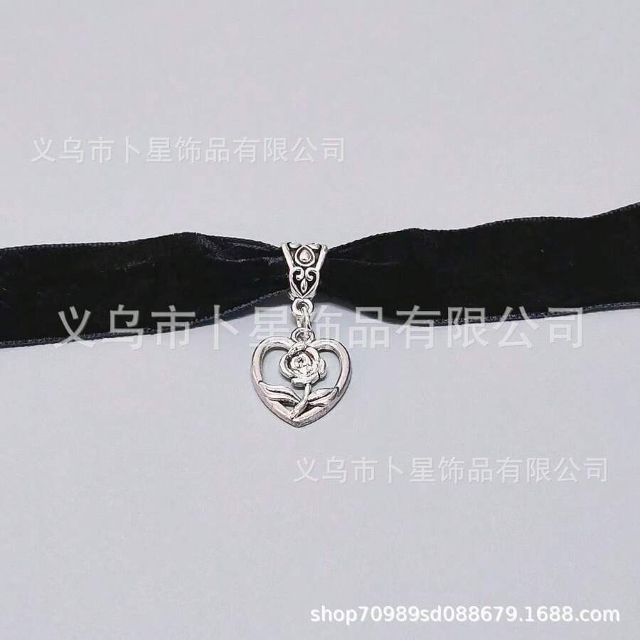 1PC New Fashionable Gothic Rose Flower Velvet Collar With Heart-Shaped Pendant Red And Black Necklace - 黑色 - 查看 1