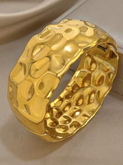Fashion Minimalist Luxury Statement Bracelet - Gold-Tone Textured Hammered Cuff Design, Versatile Elegant Jewelry For Evening Events & Modern Minimalist Style, Summer Women's Stainless Steel Jewelry, Suitable For Everyday Wear, Vacations, Parties, Evening Events, Dates, Carnivals, Weddings, Beaches, Anniversaries, Elegant Mother's Gifts, Bohemian Jewelry, Birthday Gifts, Bridesmaid Gifts, Jewelry Women, Gold Jewelry